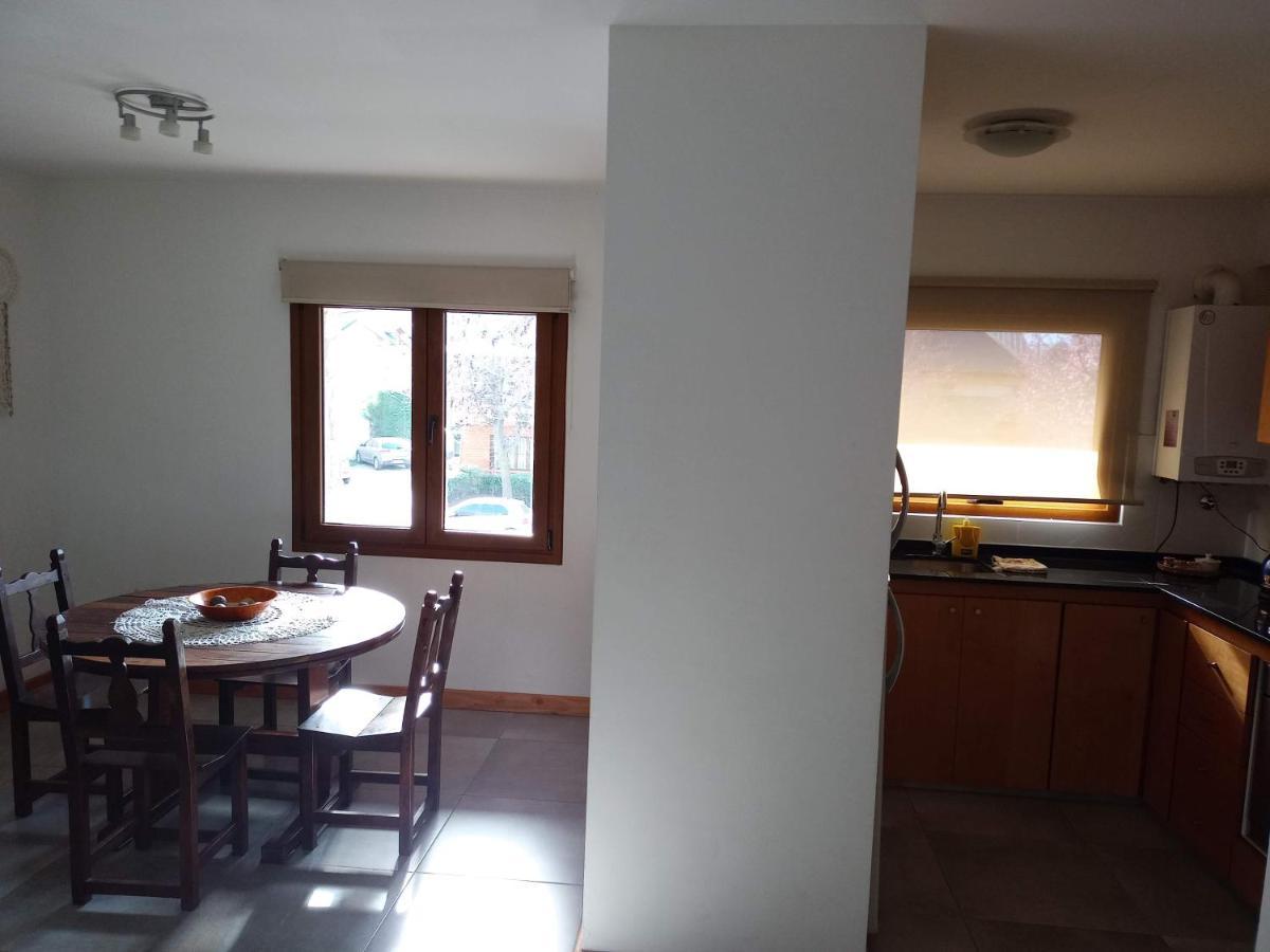 Comodo Departamento Centrico En Сан-Мартин-де-лос-Андес Экстерьер фото